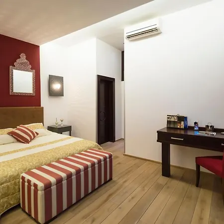 Luxury Pricna